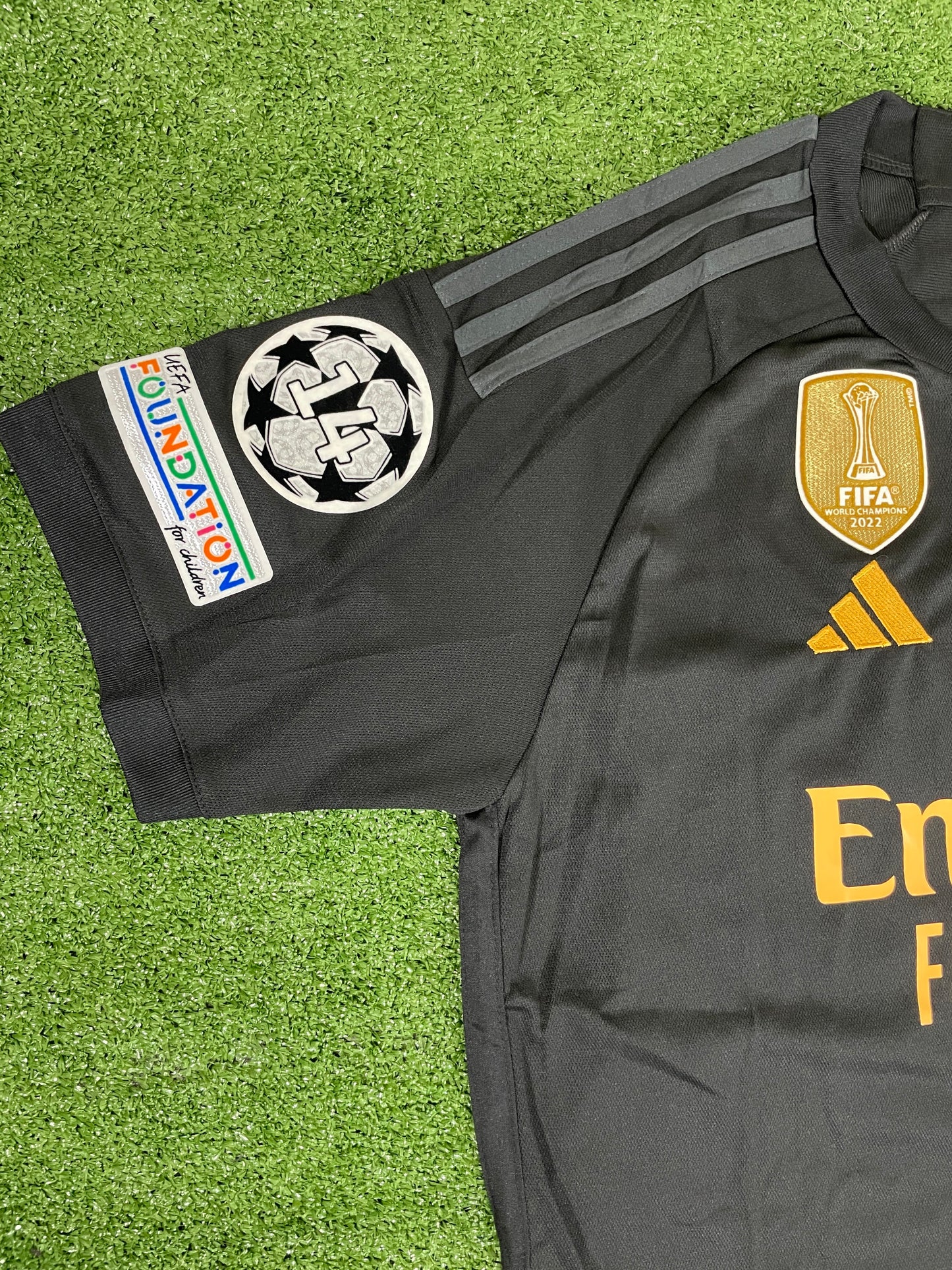Real Madrid tercera equipación 23/24 versión fan (Entrega inmediata)