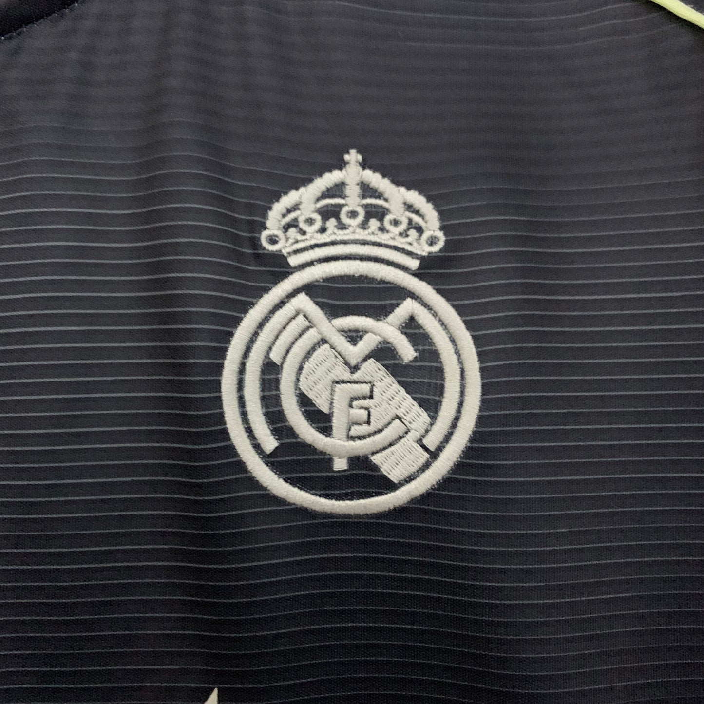 Real Madrid segunda equipación versión fan (Bajo Encargo)